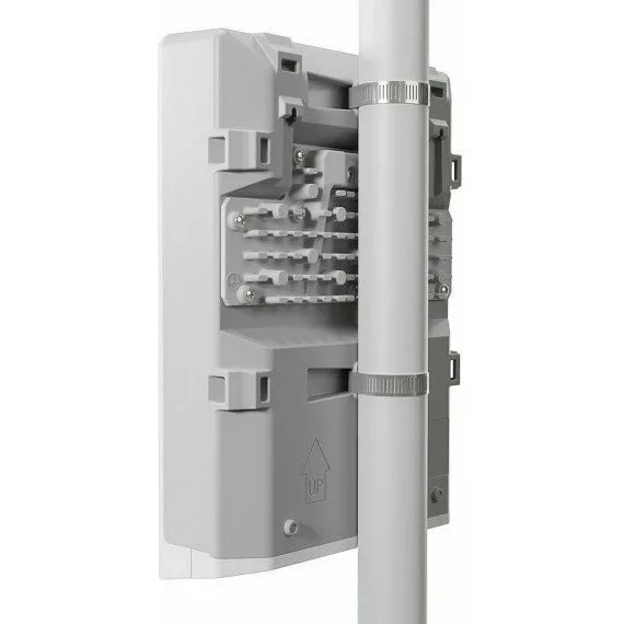 Коммутатор MikroTik netPower 16P (CRS318-16P-2S+OUT) Коммутатор MikroTik netPower 16P (CRS318-16P-2S+OUT)